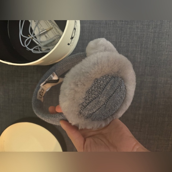 UGG gray wired earmuffs - Picture 4 of 8